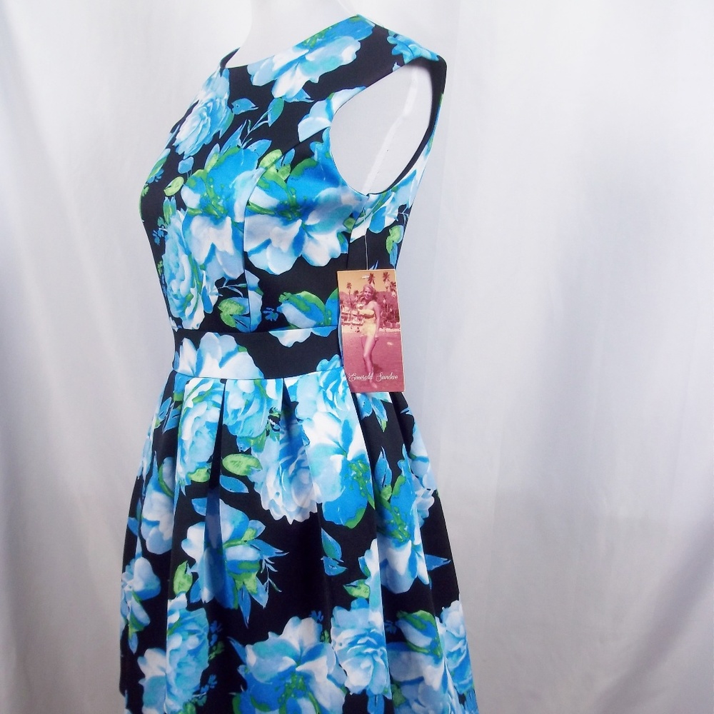 Floral Pleated Skater Style Dress Back Cutout - Picture 4 of 6